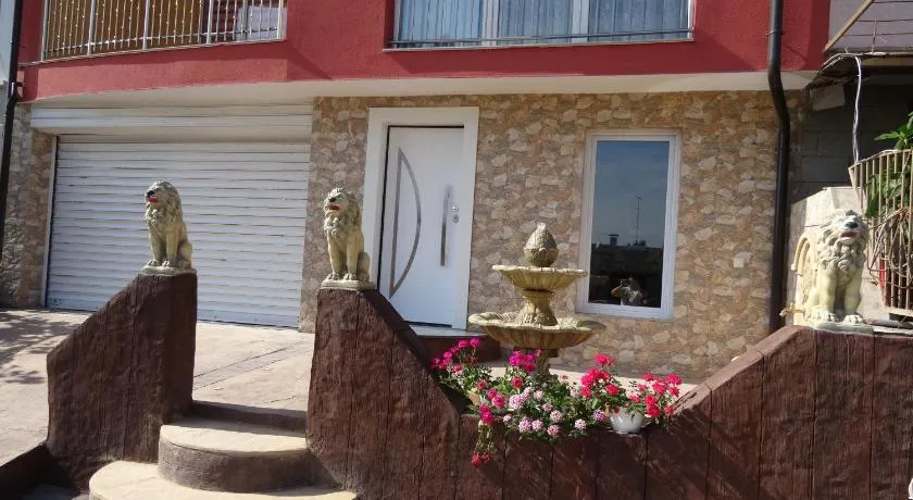 The Sea Lions Guest House - Image 1