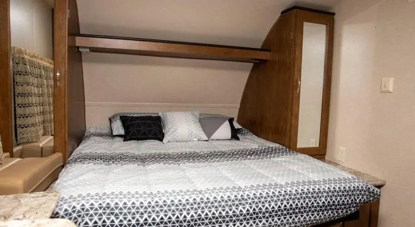 Quiet Cozy Camper - Image 1