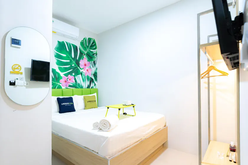 Urbanview Hotel R House Batam by RedDoorz - Image 1