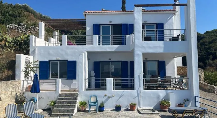 Lovely family villa with stunning sea views - Image 1