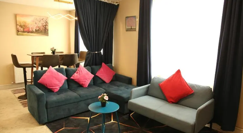 Stylish 2-Bedroom Modern Apt, 15-mins to Airport, DCU, City Centre - Image 1