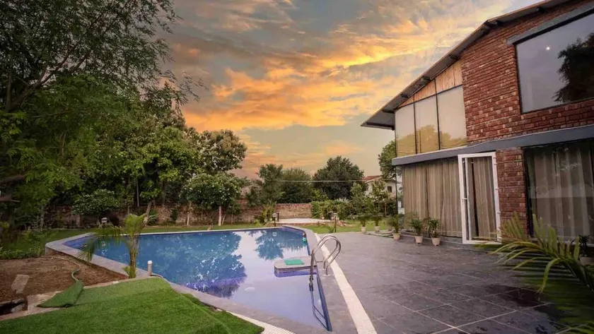 WE Woods Farm Manesar, 6BR Lux King Beds, Pvt Pool - Image 1