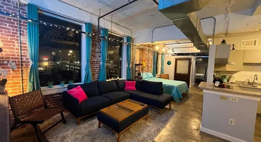 Urban Forge Loft downtown near Beale - Image 1
