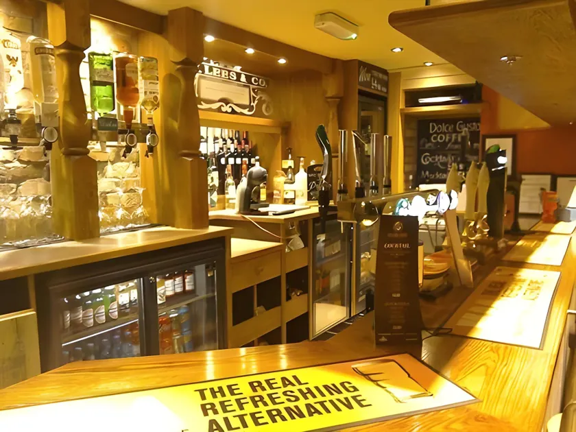 Holland Hotel - Image 1