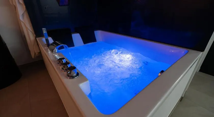 Le Saint-André - Clim - Loft romantique avec Jacuzzi - Image 1
