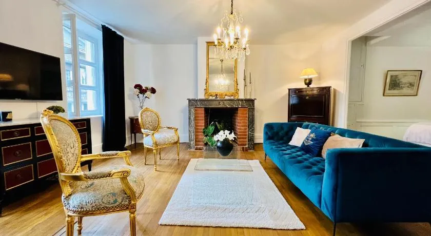 LA SUITE de NOTRE DAME au pied du CHATEAU FORT - Image 1
