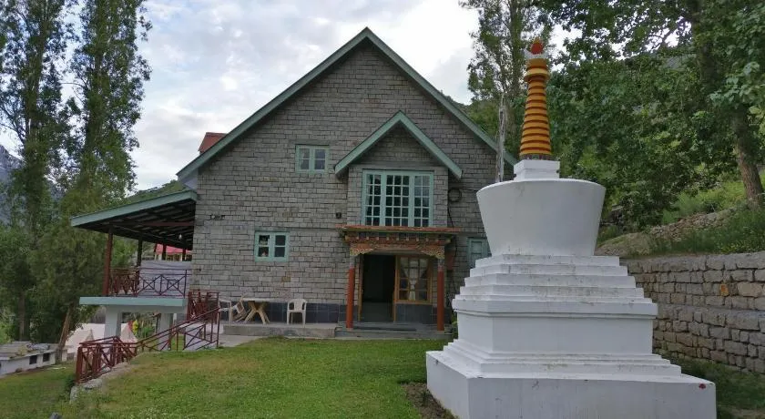 Gemoor Khar- Manor House - Image 1