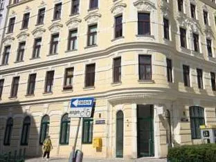 Nove Boutique Apartments - Image 1