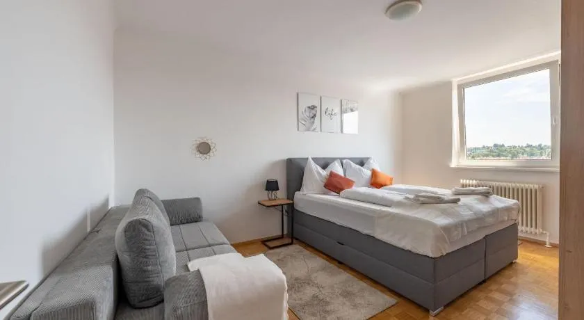TAMLiving Zentrum Luxus Messe WIFI Traumaussicht Sunrise&Sunset - Image 1