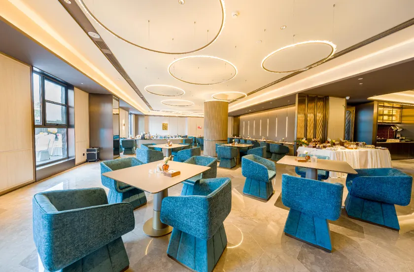 Xingyi Wanfenglin Airport Crystal Orange Hotel - Image 1