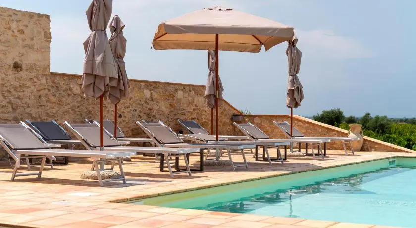 Camera privata con giardino, terrazza e piscina | Vista sul giardino - Image 1