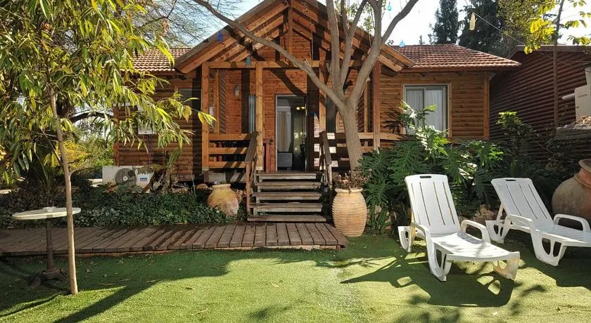 איתן בקתות עץ Eitan Wood Cabins Resort - Image 1