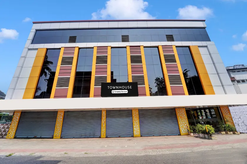Super Townhouse Ernakulam North - Image 1