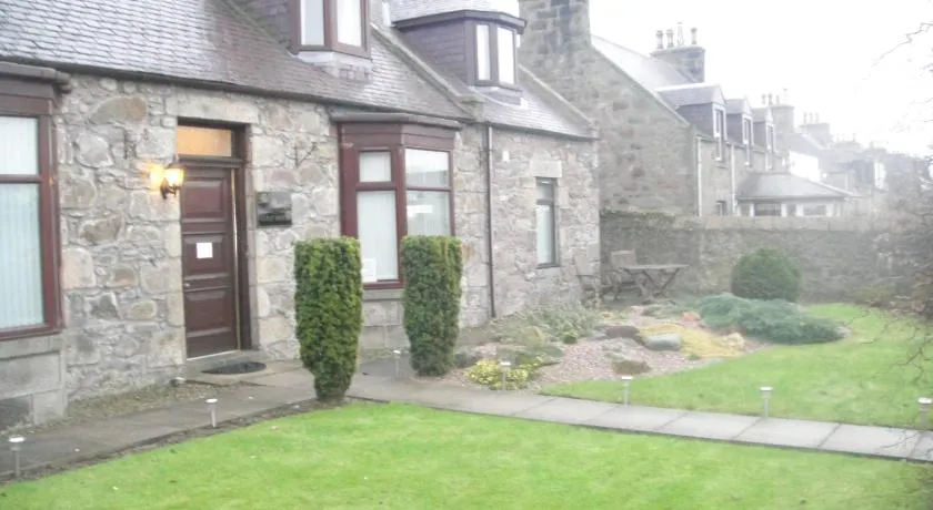 Beeches Guest House - Image 1