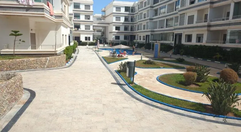 Mansbay Beach Dalia - Image 1
