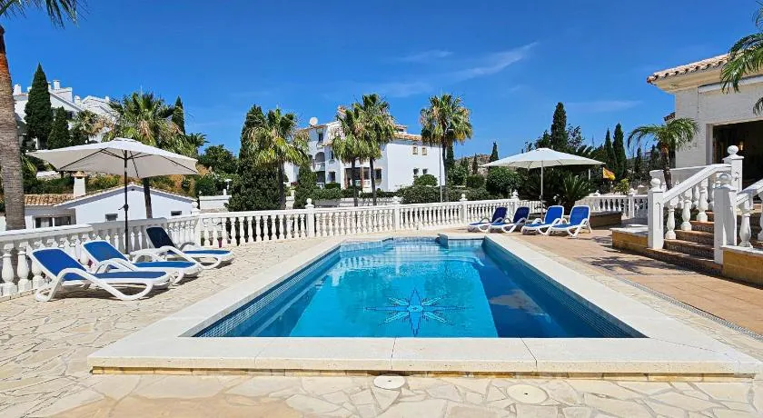 3 Bedroom Villa with Sea Views and Private Pool - Image 1