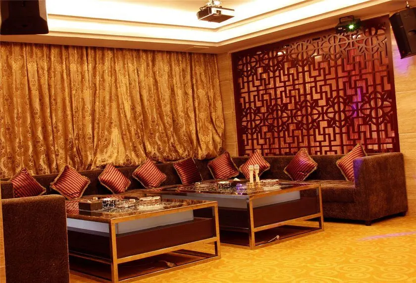 Haining Holiday International Hotel - Image 1