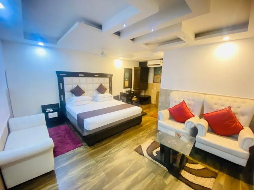 Hotel Sahil Palace - Image 1