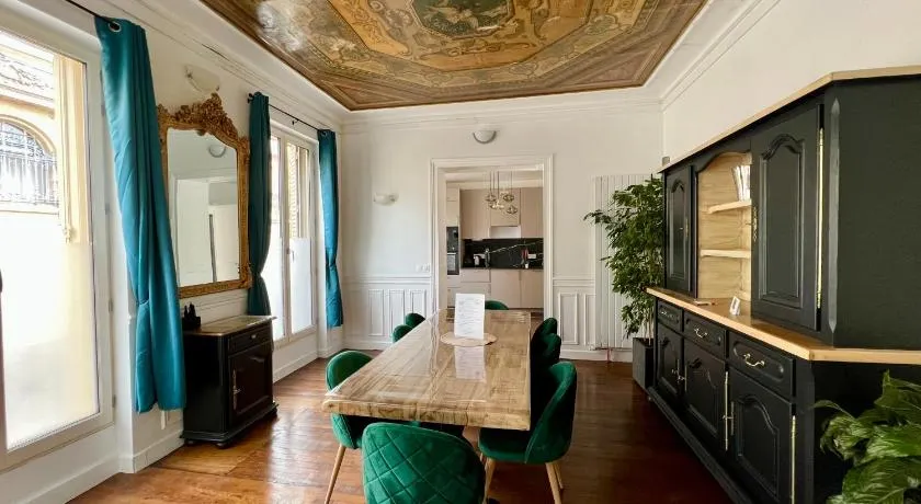 Appartement de luxe avec fresque, hyper centre et parking sûre - Image 1