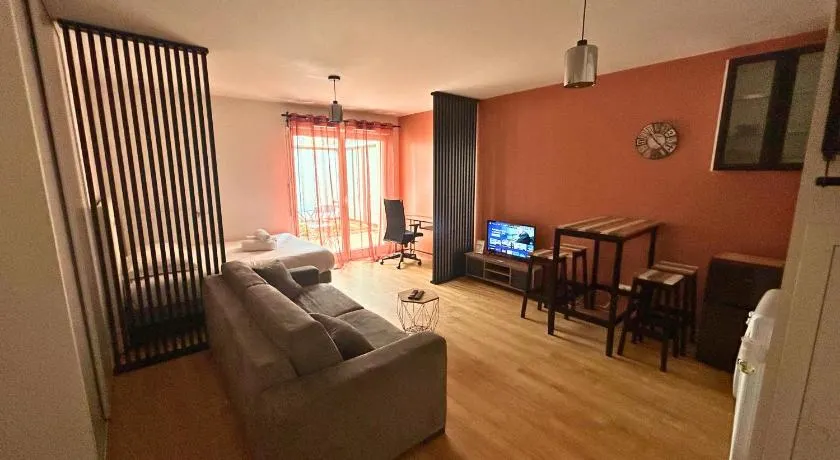 Studio Spacieux 4 Personnes avec Terrasse privée & Bureau - Gare à 4min, Paris en 30min - Image 1