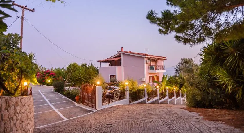 Maistrali Apartments - Image 1
