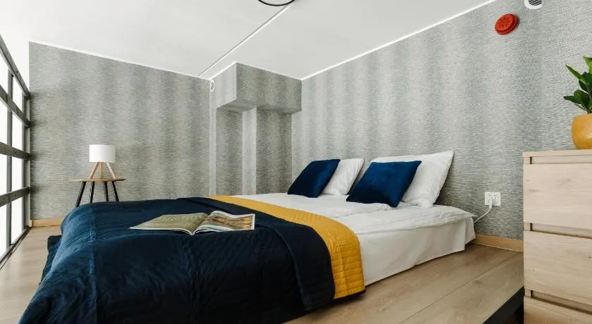 Sleep and Fly with parking, lotnisko, self check in 24-7 - Wrocław - Fair Rentals - Image 1