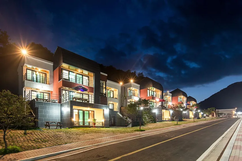Yoninsan Spring Resort - Image 1