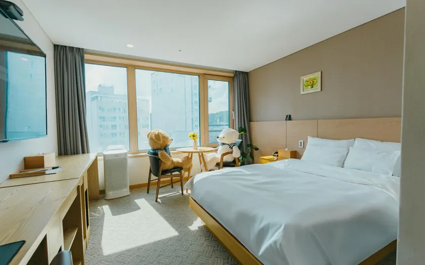 Lumia Tourist Hotel - Image 1