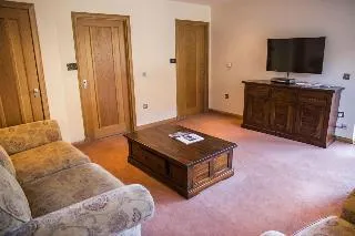 Old Pier Cottage - Image 1