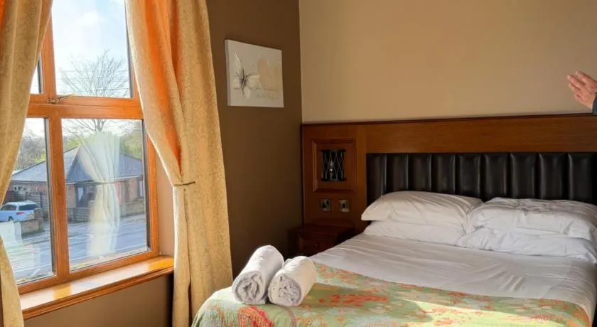 Crown & Anchor Inn - Image 1