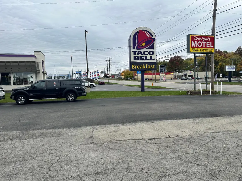 Westgate Manor Motel Austintown & Youngstown OHIO - Image 1