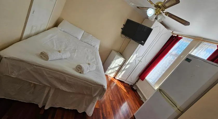 Tanners End Apartment - Image 1