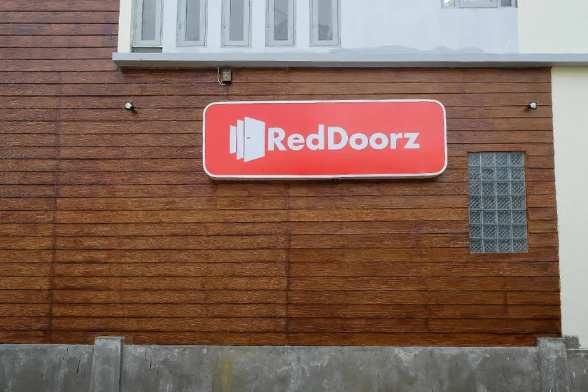 RedDoorz near Exit Tol Pekalongan - Image 1