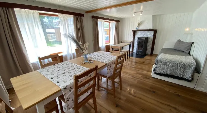 Cozy 2-Bedroom Bungalow - Image 1