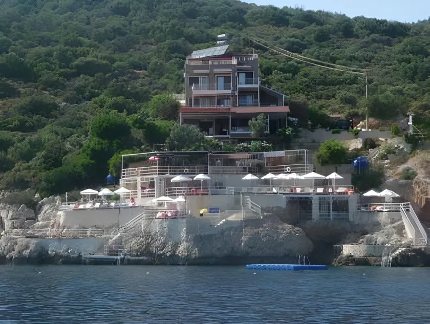 Caretta Hotel - Image 1