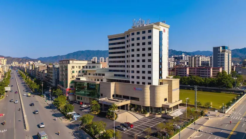Xinfeng Transportation Hotel - Image 1