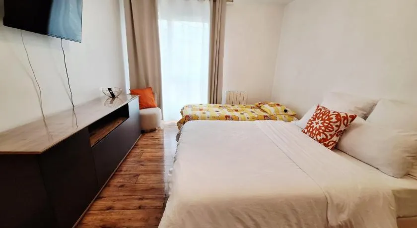 Studio ALPHA - non-smoking studio - 3min by train to Disney OR 30min walk - 5min walk to "Val d'Europe" train station - Image 1
