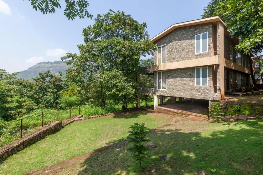 StayVista's Inara - Khopoli - 3BHK Mountain-View Villa with Bar - Image 1