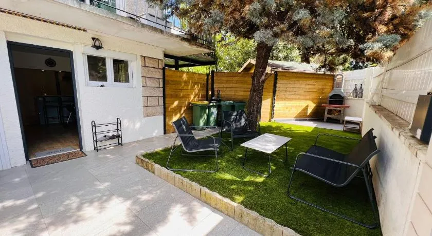Superbe studio climatisé, entrée et jardin privé, à moins de 15 minutes de Paris - Image 1