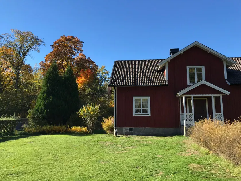 Naturskön stuga med närhet till sjö - Image 1