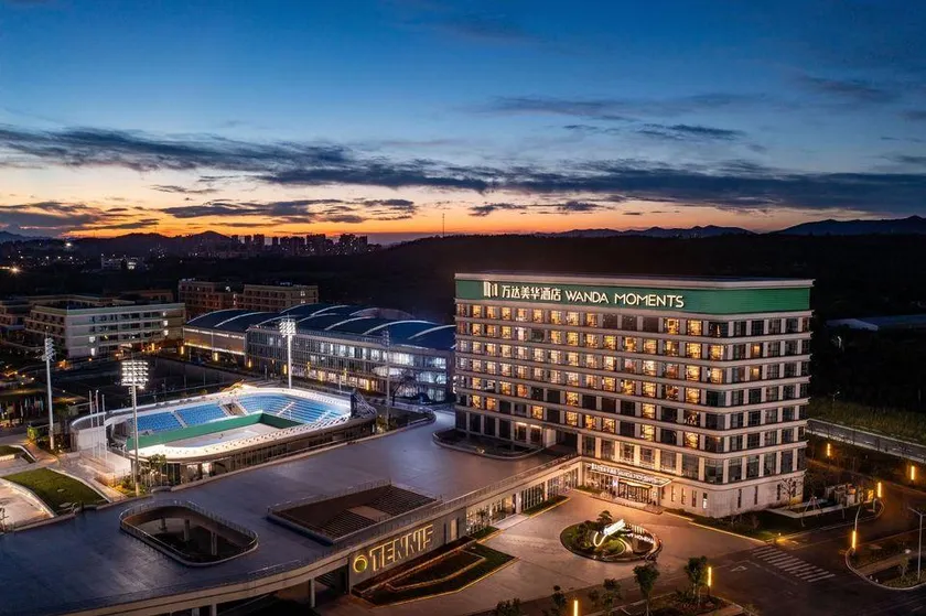 Wanda Meihua Hotel Jingshan Tennis Training Base - Image 1