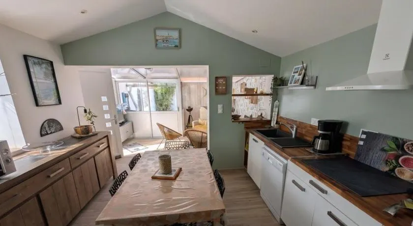 Chaleureuse et agréable près de la mer avec garage - Image 1