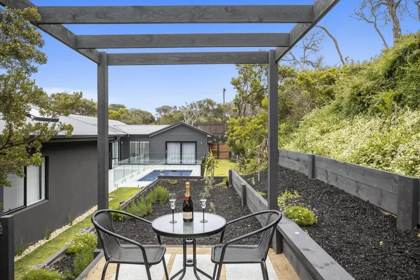 Ocean Sounds Studio - quiet location, beach & pool - Image 1