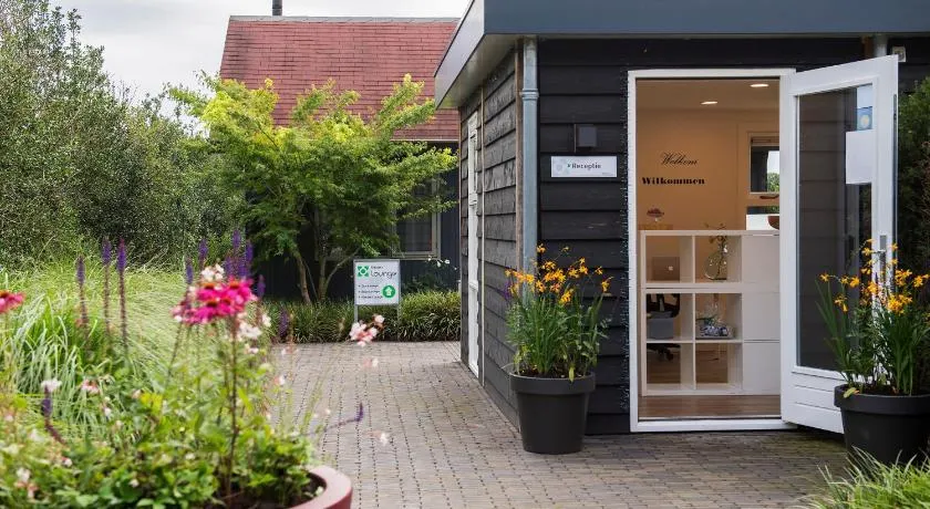 Soeren Lounge - Image 1