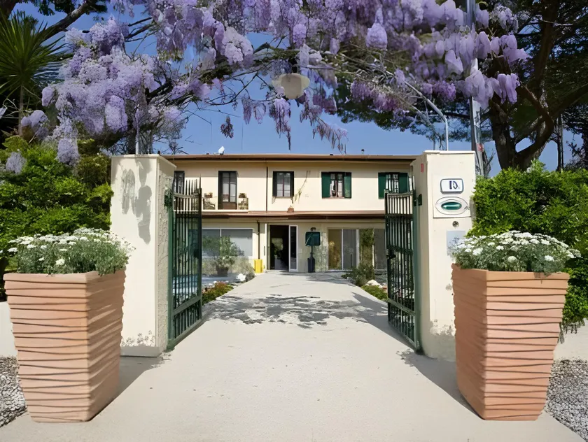 Hotel La Pace - Image 1
