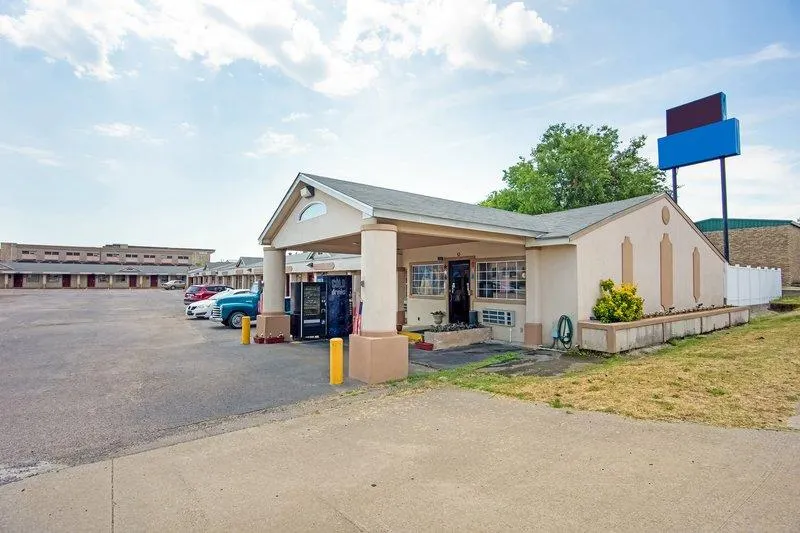 Brandenburg Motel Atoka - Image 1
