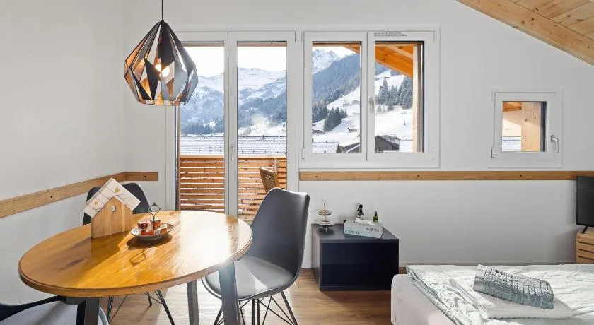 Chuenislodge2- zwei Balkone, gemütlicher Kamin, top Aussicht - Image 1