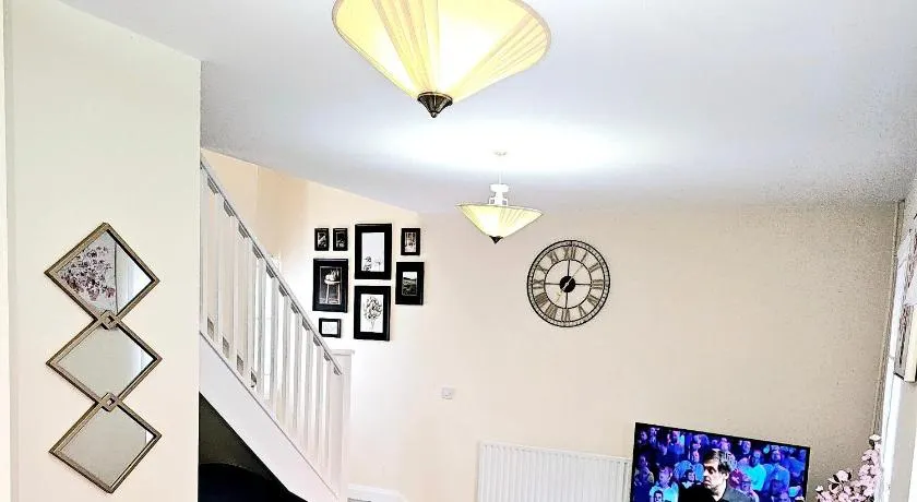 Beautiful Townhouse with Netflix - Image 1