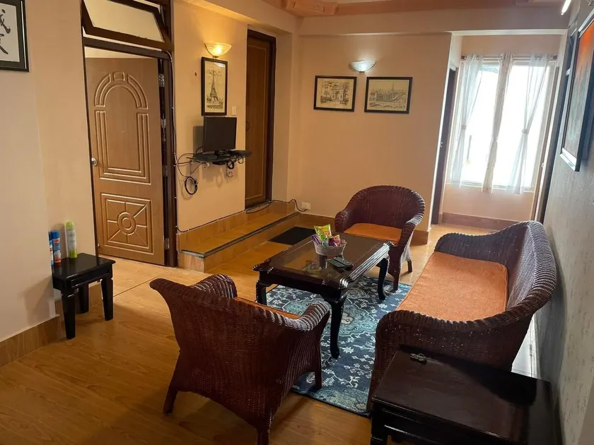Primrose Apartment - Image 1