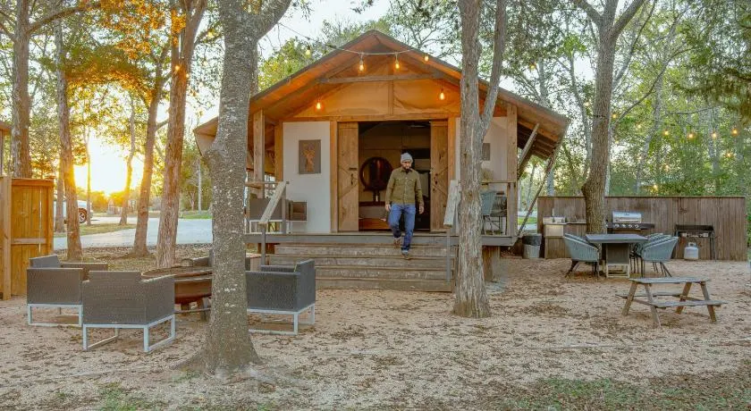 Premium Lakefront Cabin 4 The Cardinal - Image 1
